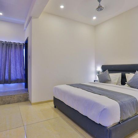 Nova Hotel New Crossroad ราชโกฎิ ภายนอก รูปภาพ