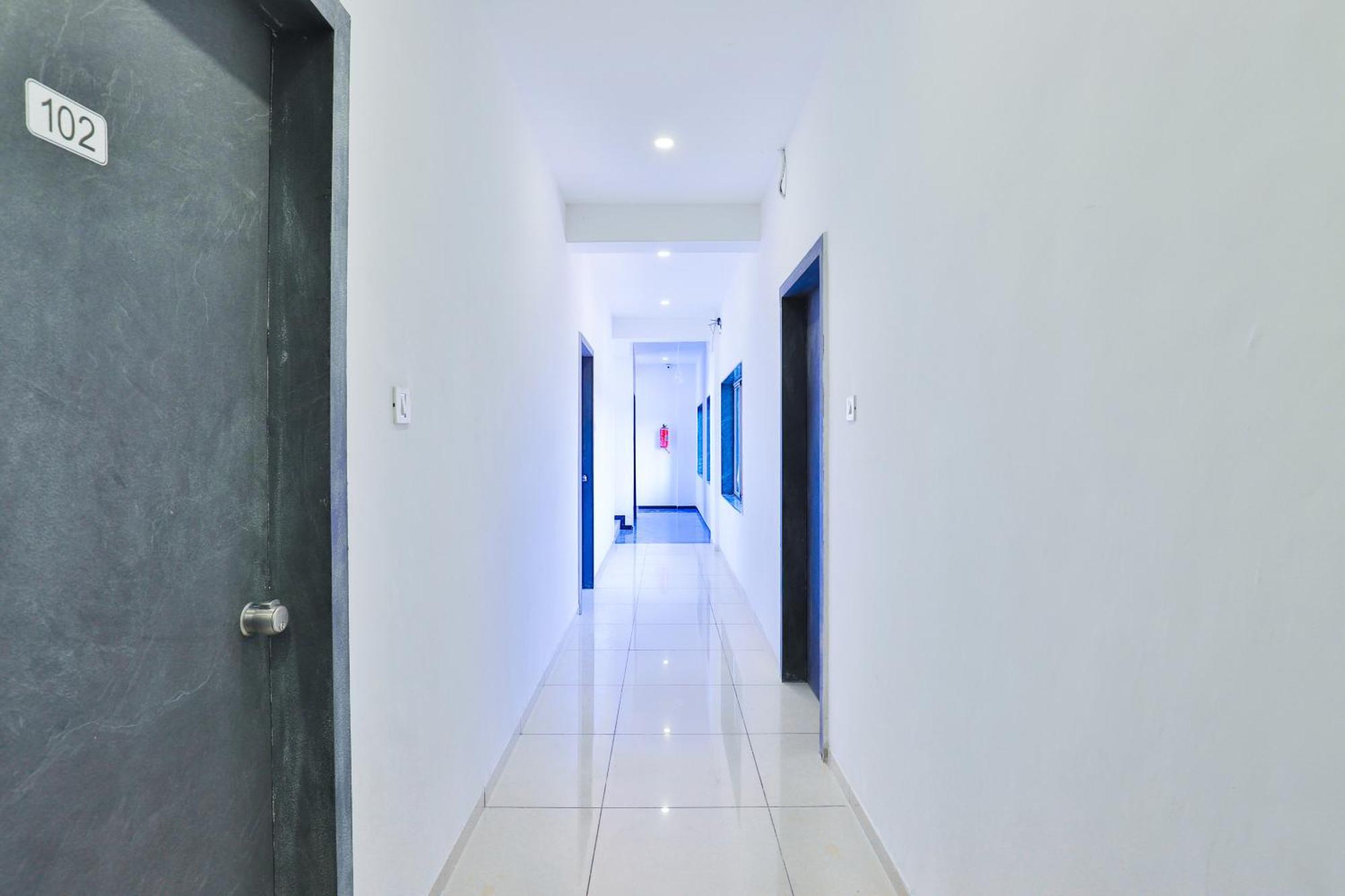 Nova Hotel New Crossroad ราชโกฎิ ภายนอก รูปภาพ