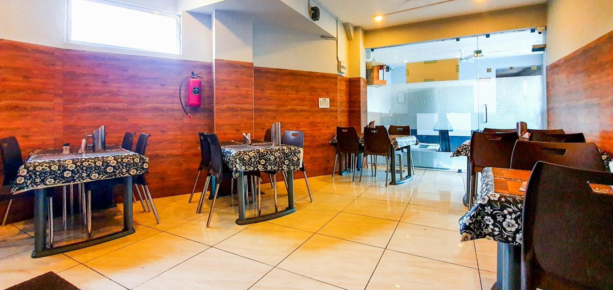 Nova Hotel New Crossroad ราชโกฎิ ภายนอก รูปภาพ