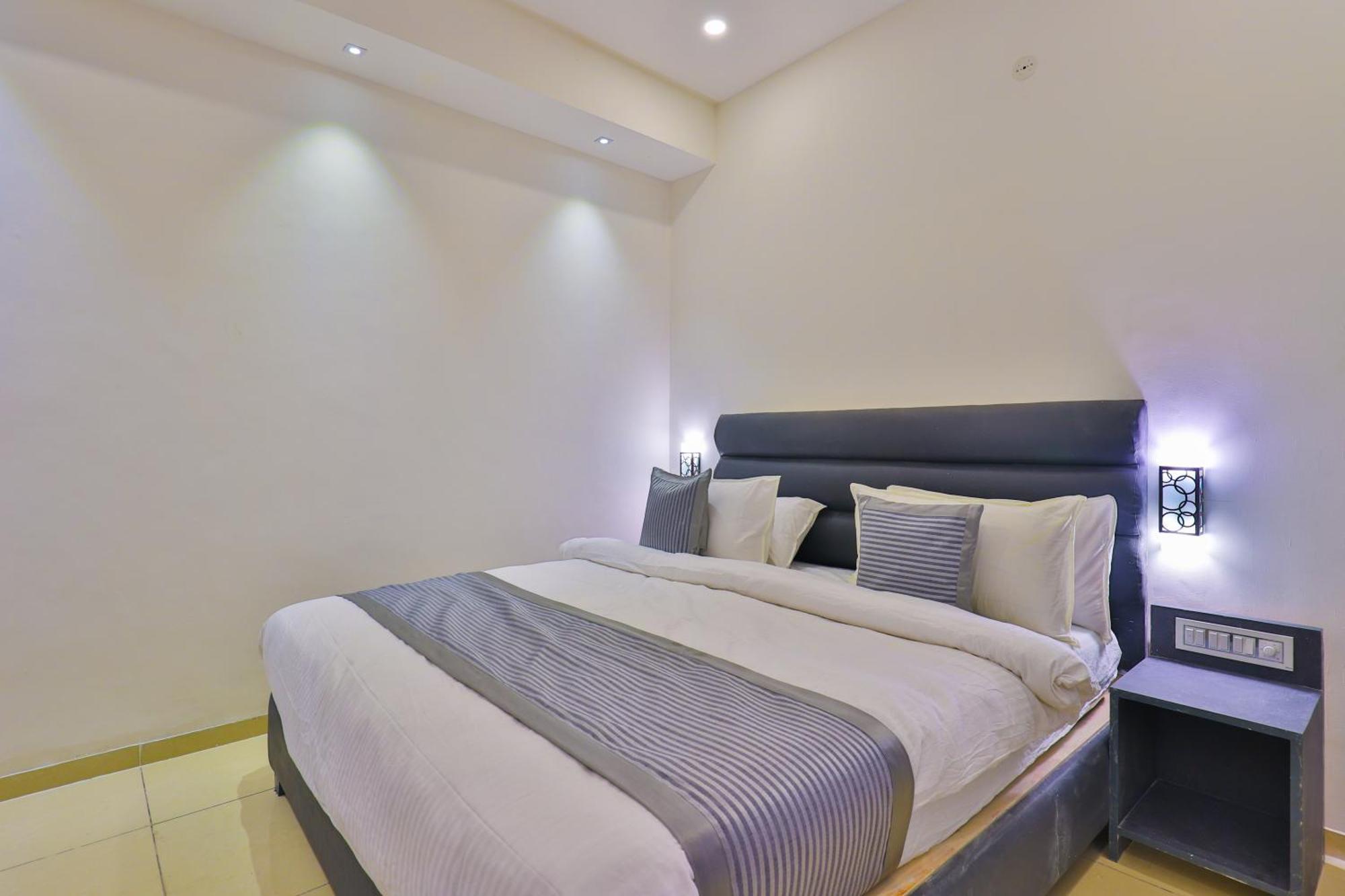 Nova Hotel New Crossroad ราชโกฎิ ภายนอก รูปภาพ