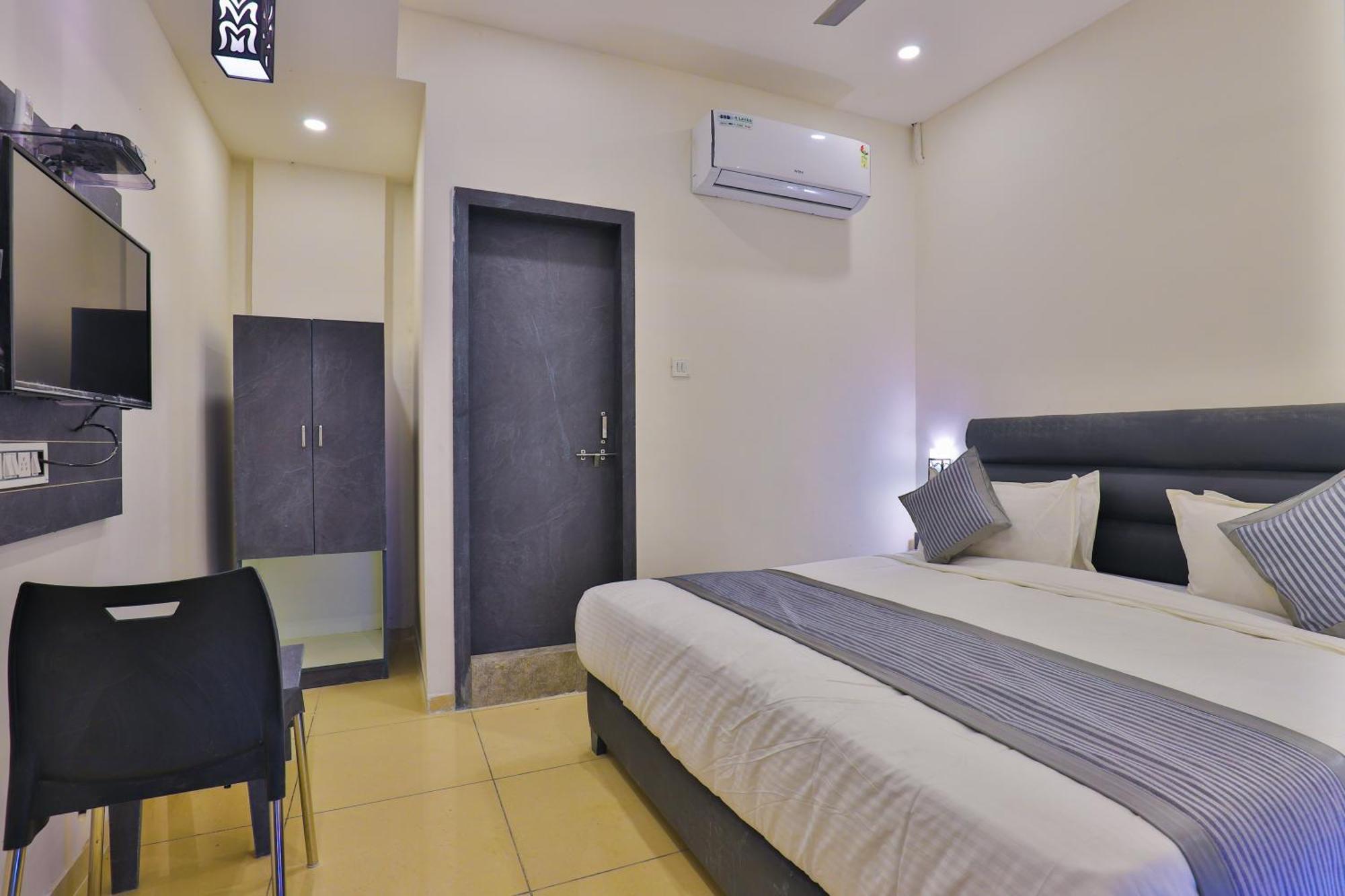 Nova Hotel New Crossroad ราชโกฎิ ภายนอก รูปภาพ