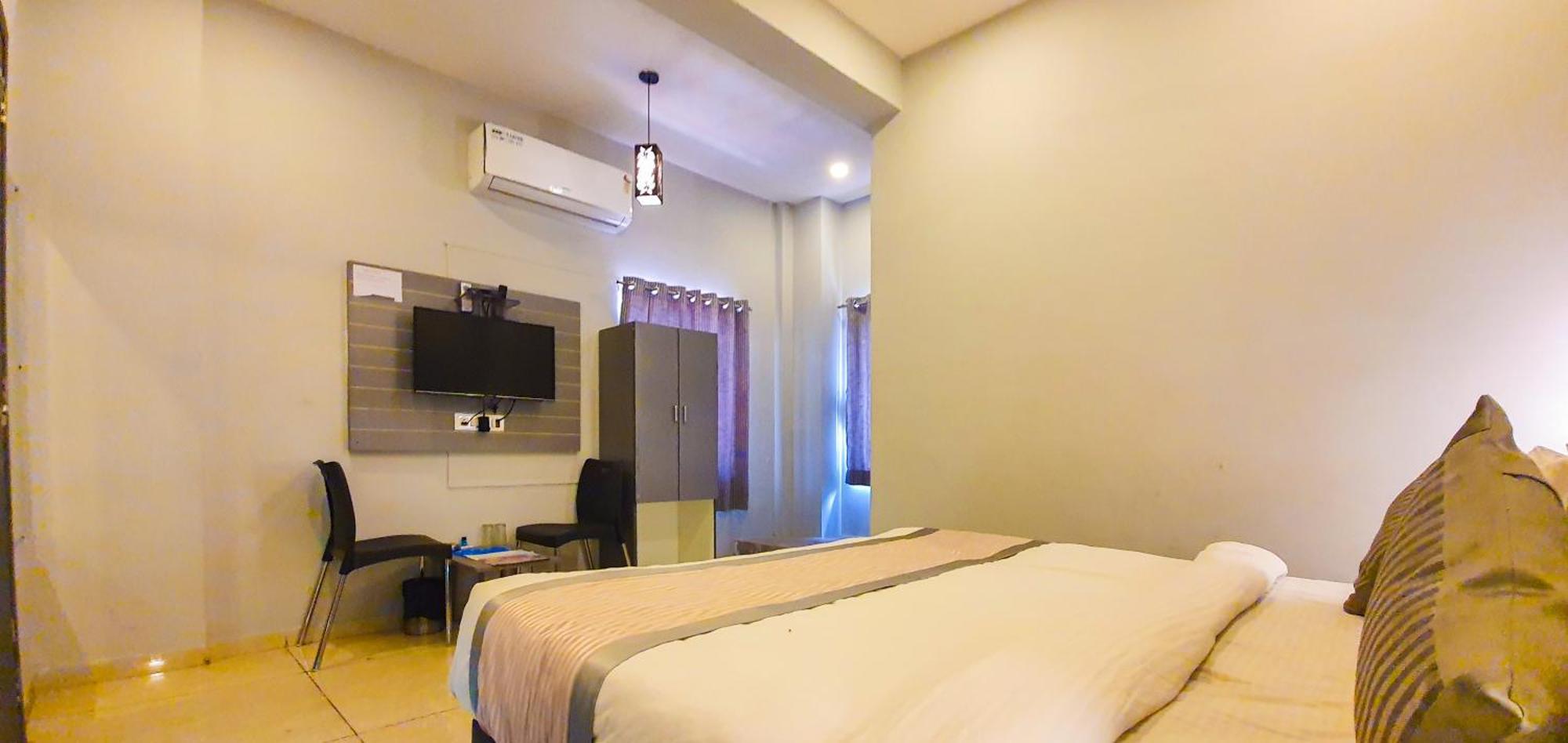 Nova Hotel New Crossroad ราชโกฎิ ภายนอก รูปภาพ