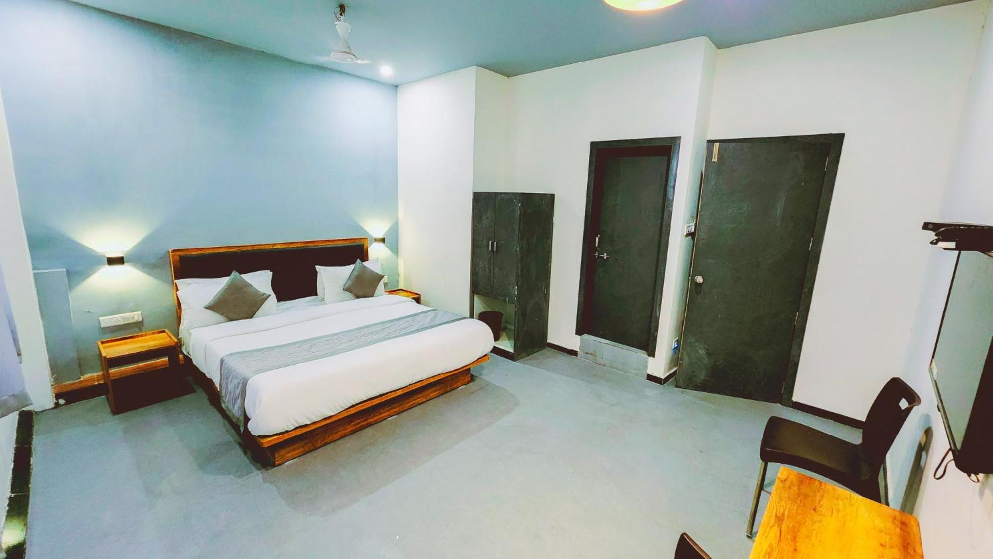 Nova Hotel New Crossroad ราชโกฎิ ภายนอก รูปภาพ